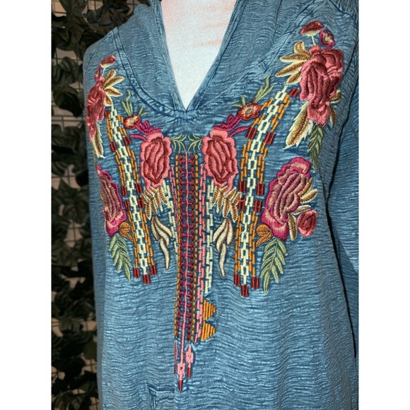 Avani Del Amour turquoise embroidered pullover hoodie in size medium - Picture 4 of 10